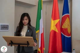 Chủ tịch Hội Sinh viên Việt Nam tại Italy khóa II Vũ Thị Bích Diệp phát biểu tại Đại hội. (Ảnh: Dương Hoa/TTXVN)