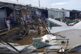 Hiện trường một vụ sạt lở ở Cà Mau. (Ảnh: Huỳnh Anh/TTXVN) 