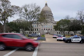 Một số tòa nhà nghị viện bang trên khắp nước Mỹ đã phải sơ tán khẩn cấp do bị đe dọa đánh bom. (Nguồn: AP)