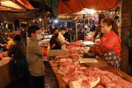 [Photo] Chợ đầu mối Nam Hà Nội chủ động phòng, chống dịch bệnh