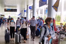 Khách du lịch MICE đến Đà Nẵng vào dịp cuối tuần. (Nguồn: TTXVN phát) 