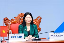 Bà Hà Thị Mỹ Dung, Phó Tổng Kiểm toán Nhà nước dự cuộc họp trực tuyến. (Ảnh: Phương Hoa/TTXVN) 