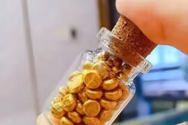 Giới trẻ Trung Quốc tiết kiệm tiền uống trà sữa để mua vàng