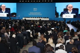 Các đại biểu tại vòng đàm phán thứ 5 của Ủy ban đàm phán liên Chính phủ về ô nhiễm nhựa (INC-5) ở Busan, Hàn Quốc, ngày 25/11/2024. (Ảnh: Yonhap/TTXVN)