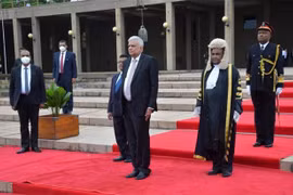 Tổng thống Sri Lanka Ranil Wickremesinghe (giữa, phía trước) tại lễ tuyên thệ nhậm chức ở Colombo, ngày 21/7/2022. (Ảnh: THX/TTXVN) 