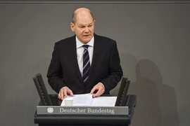 Tân Thủ tướng Đức Olaf Scholz phát biểu tại phiên họp quốc hội ở Berlin, Đức, ngày 15/12/2021. (Ảnh: AFP/TTXVN) 