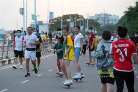 Người dân tập thể dục tại Vientiane, Lào, ngày 5/7/2021. (Ảnh: THX/TTXVN) 