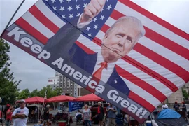 Ảnh Tổng thống Mỹ Donald Trump trên một đường phố ở Tulsa, bang Oklahoma, Mỹ, ngày 19/6/2020. (Nguồn: AFP/TTXVN) 