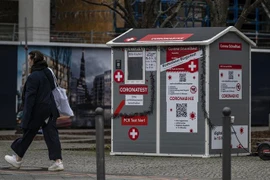 Một điểm xét nghiệm nhanh COVID-19 tại Berlin, Đức, ngày 21/2/2022. (Ảnh: AFP/TTXVN) 
