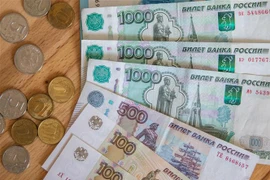 Đồng ruble của Nga tại thủ đô Moskva ngày 24/3/2022. (Ảnh: THX/TTXVN) 