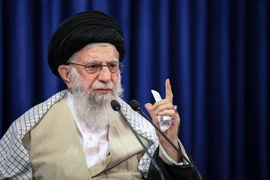 Đại giáo chủ Iran Ali Khamenei trong bài phát biểu được phát sóng trực tiếp trên kênh truyền hình nhà nước ở Tehran ngày 31/7/2020. (Nguồn: AFP/TTXVN) 