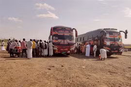 Người dân sơ tán tránh xung đột tới bang Gadaref, miền Đông Sudan, ngày 3/7/2023. (Ảnh: AFP/TTXVN)