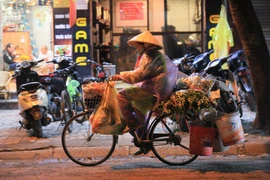 Phía Đông Bắc Bộ và Thủ đô Hà Nội sáng và đêm có mưa nhỏ rải rác, trời rét hại. (Ảnh: Hoàng Hiếu/TTXVN)