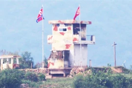 Binh sỹ Triều Tiên gác tại Khu phi quân sự giữa hai miền Triều Tiên, ngày 24/9/2021. (Ảnh: Yonhap/TTXVN) 