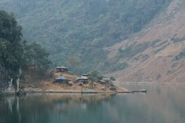 Trải nghiệm cung đường Huổi Só-Huổi Lóng chạy dọc ven dòng sông Đà