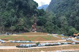 Công trình vườn hoa và tượng đàn tính tại khu vực ngã ba lán Khuổi Nặm, xã Trường Hà (Hà Quảng). (Nguồn: Báo Cao Bằng) 