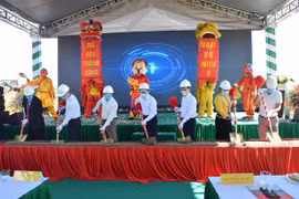 Lãnh đạo tỉnh Yên Bái và Công ty cổ phần Đầu tư BG Group tiến hành lễ khởi công. (Nguồn: TTXVN) 