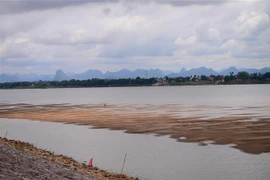 Mực nước sông Mekong tại tỉnh Nakhon Phanom (Thái Lan) hồi năm 2019. (Ảnh: Hữu Kiên/TTXVN) 
