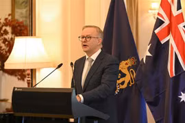 Thủ tướng Australia Anthony Albanese phát biểu tại một cuộc họp ở Canberra. (Ảnh: AFP/TTXVN) 
