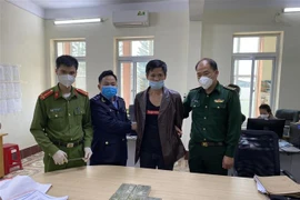 Đối tượng La Đức Thuận (sinh năm 1967, trú tại thị trấn Trùng Khánh, huyện Trùng Khánh, tỉnh Cao Bằng) bị bắt vì hành vi vận chuyển, mua bán trái phép chất ma túy. (Ảnh: TTXVN phát) 