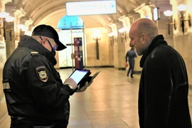 Hình ảnh nước Nga ngày đầu thực hiện thẻ thông hành điện tử mã QR