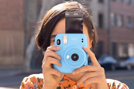 Fujifilm ước tính hàng chục triệu máy ảnh Instax đang được sử dụng trên toàn thế giới, chụp khoảng 1 tỷ bức ảnh mỗi năm. (Nguồn: Fujifilm)