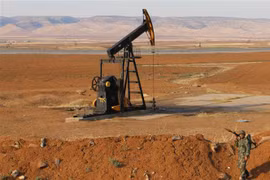 Một giếng dầu ở tỉnh Hasakah, Syria, ngày 5/11/2019. (Nguồn: THX/TTXVN) 