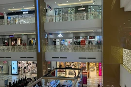 Một số thương hiệu đẩy mạnh mở thêm cửa hàng tại những địa điểm mới. (Ảnh: Ngọc Trường/Vietnam+)