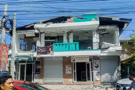 Ngôi nhà bị hư hại sau trận động đất tại tỉnh Abra, Philippines, ngày 27/7/2022. (Ảnh: THX/TTXVN) 