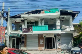 Ngôi nhà bị hư hại sau trận động đất tại tỉnh Abra, Philippines, ngày 27/7/2022. (Ảnh: THX/TTXVN) 