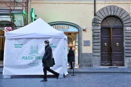 Một điểm xét nghiệm nhanh COVID-19 tại Rome, Italy, ngày 27/1/2021. (Nguồn: THX/TTXVN) 