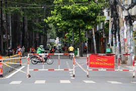 Hải Phòng, Thái Bình hỗ trợ người dân xa quê trong những ngày giãn cách. (Ảnh: Thanh Vũ/TTXVN) 