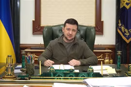 Tổng thống Ukraine Volodymyr Zelensky phát biểu tại thủ đô Kiev ngày 7/3/2022. (Ảnh: AFP/TTXVN) 