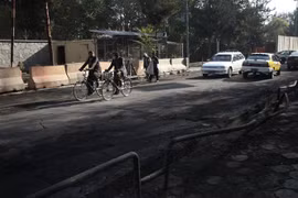 Hiện trường một vụ đánh bom ở Kabul, Afghanistan ngày 2/11/2021. (Ảnh: THX/TTXVN) 