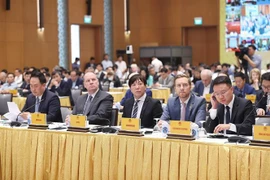 Đại diện các hiệp hội, tập đoàn, doanh nghiệp, nhà đầu tư nước ngoài tham dự hội nghị. (Ảnh: Dương Giang/TTXVN)