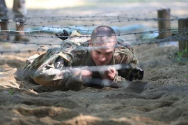 Binh sỹ Mỹ tham gia khóa huấn luyện tại căn cứ ở thành phố Dongducheon, cách Seoul khoảng 40km về phía Bắc, ngày 3/5/2022. (Ảnh: YONHAP/TTXVN) 