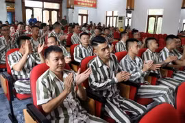 Các phạm nhân tham gia chương trình “Thắp sáng ước mơ hoàn lương” tại Trại giam Xuân Nguyên, thành phố Hải Phòng. (Ảnh: Hoàng Ngọc/TTXVN)