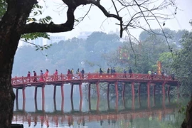 Thủ đô Hà Nội nhiều mây, sáng sớm sương mù và sương mù nhẹ, ngày mưa nhỏ rải rác, đêm mưa vài nơi. (Ảnh: Minh Đức/TTXVN)