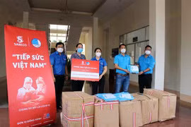 Chương trình tiếp sức Việt Nam hỗ trợ thành phố Cần Thơ các vật tư y tế phòng chống COVID-19. (Ảnh: TTXVN phát) 