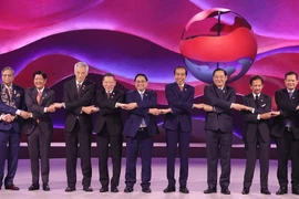 Thủ tướng Phạm Minh Chính với Tổng Thư ký và Trưởng đoàn các nước ASEAN tại lễ khai mạc. (Ảnh: Dương Giang/TTXVN)