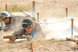 Binh sỹ Armenia trong một buổi huấn luyện ở khu vực biên giới với Azerbaijan. (Nguồn: AFP/TTXVN) 