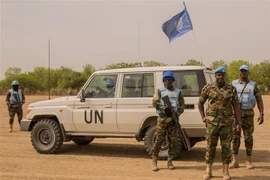 Binh sỹ thuộc Phái bộ gìn giữ hòa bình của Liên hợp quốc tại Nam Sudan (UNMISS) tuần tra tại Leer, Nam Sudan. (Ảnh: AFP/TTXVN)