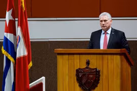 Ông Miguel Diaz-Canel, người vừa được bầu làm Bí thư thứ nhất Đảng Cộng sản Cuba (PCC), phát biểu tại phiên bế mạc Đại hội lần thứ VIII PCC, ở La Habana, ngày 19/4/2021. (Nguồn: AFP/TTXVN) 