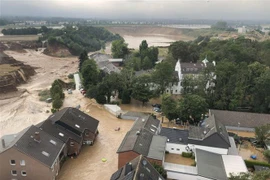 Cảnh ngập lụt do mưa lũ tại Cologne, Đức ngày 16/7/2021. (Nguồn: AFP/TTXVN) 