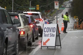 Một điểm xét nghiệm COVID-19 tại British Columbia, Canada, ngày 18/12/2021. (Ảnh: THX/TTXVN) 
