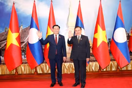 Chủ tịch Quốc hội Vương Đình Huệ hội đàm với Chủ tịch Quốc hội Lào