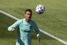 Cristiano Ronaldo trong buổi tập luyện tại Oeiras, Bồ Đào Nha, ngày 3/6/2021. (Nguồn: AFP/TTXVN) 