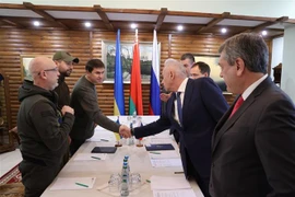 Toàn cảnh vòng đàm phán thứ hai giữa phái đoàn Nga và Ukraine tại vùng Belovezhskaya, Belarus ngày 3/3/2022. (Ảnh: THX/TTXVN) 
