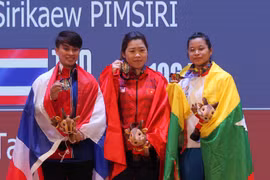 [Photo] Cô gái dân tộc Giáy Hoàng Thị Duyên phá kỷ lục SEA Games