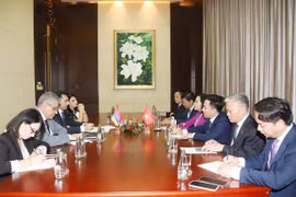 Phó Chủ tịch Quốc hội Nguyễn Thị Thanh gặp Phó Chủ tịch Quốc hội Armenia Hakob Arshakyan. (Ảnh: Xuân Tú/TTXVN)